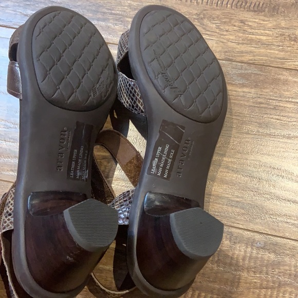 Aravon womens Medici Sandal Heeled Sandal - Picture 8 of 14